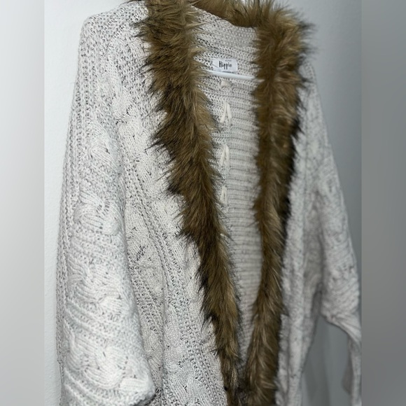 Military Hippie Felicity Faux Fur Batwing Cardigan - Picture 3 of 8